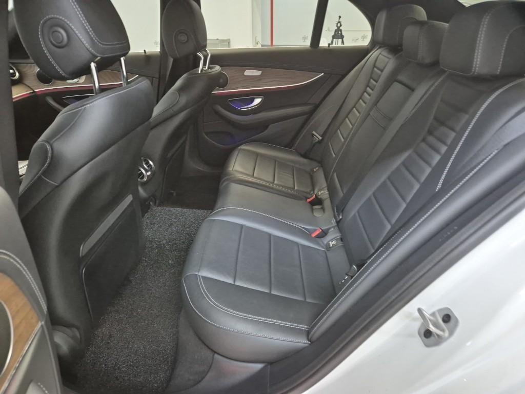 Mercedes Benz E class - Vista 12