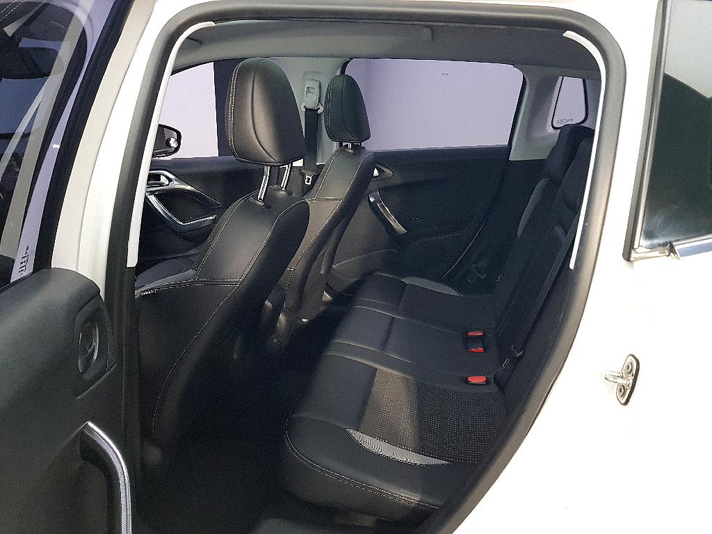 Peugeot 2008 - Vista 9