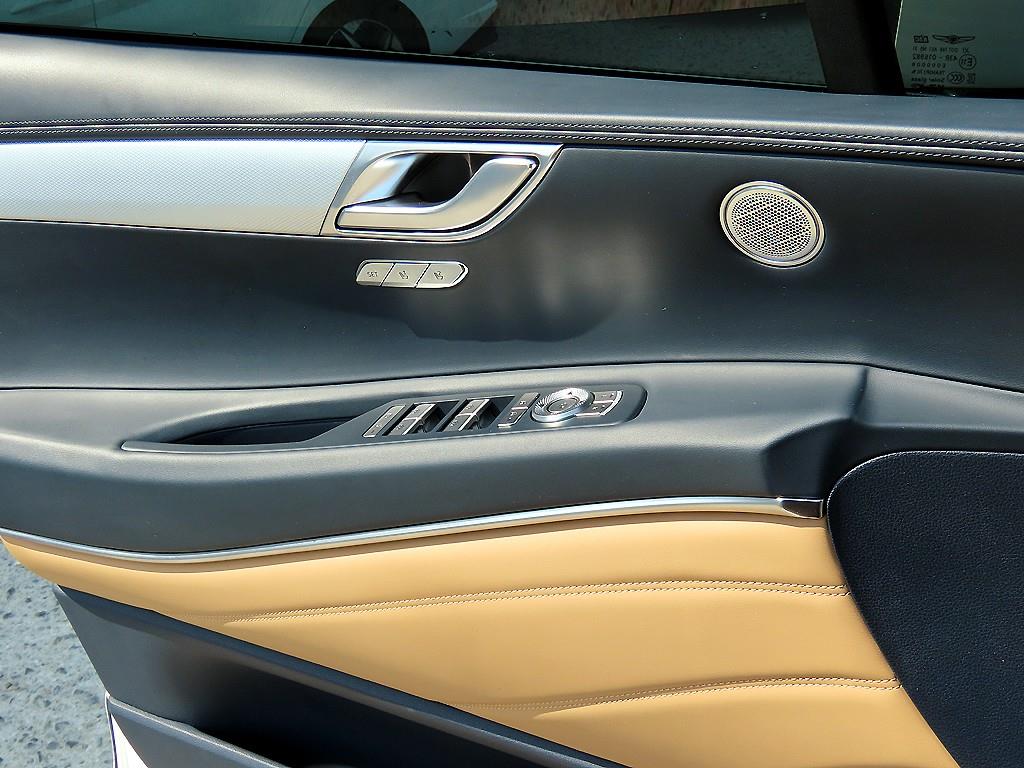 Genesis GV80 - Vista 11