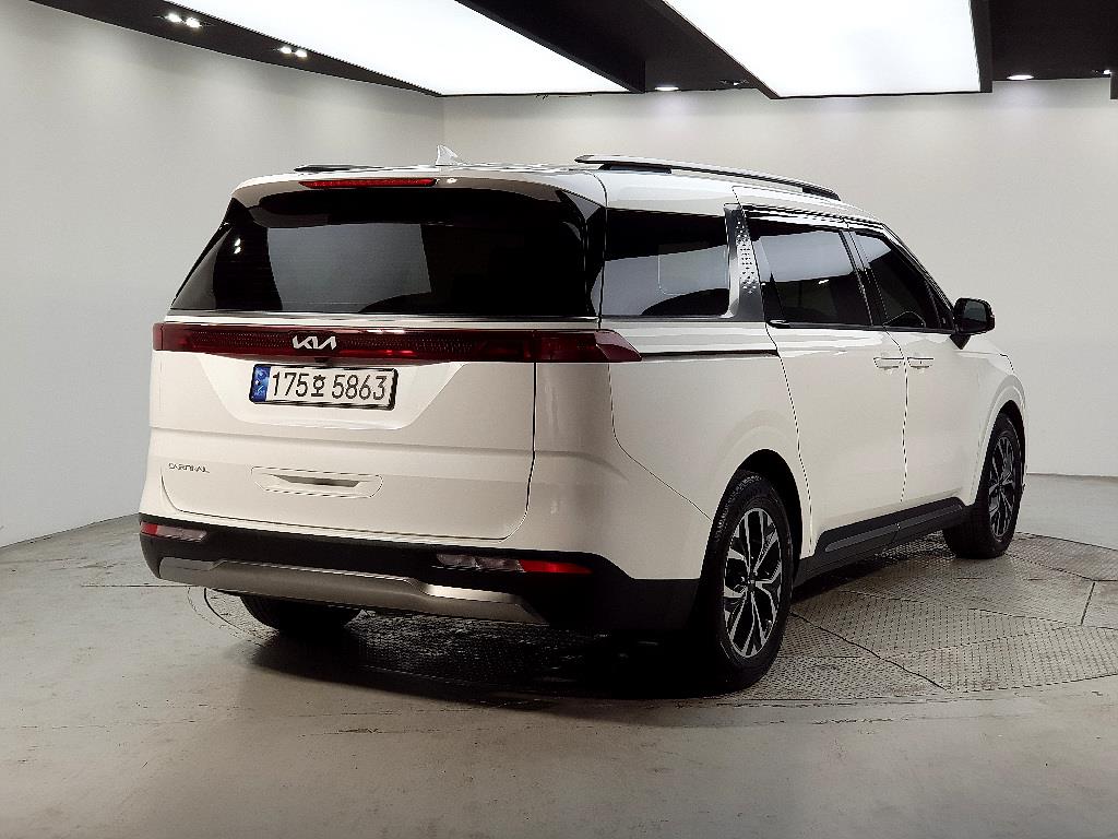 KIA Carnival - Vista 4