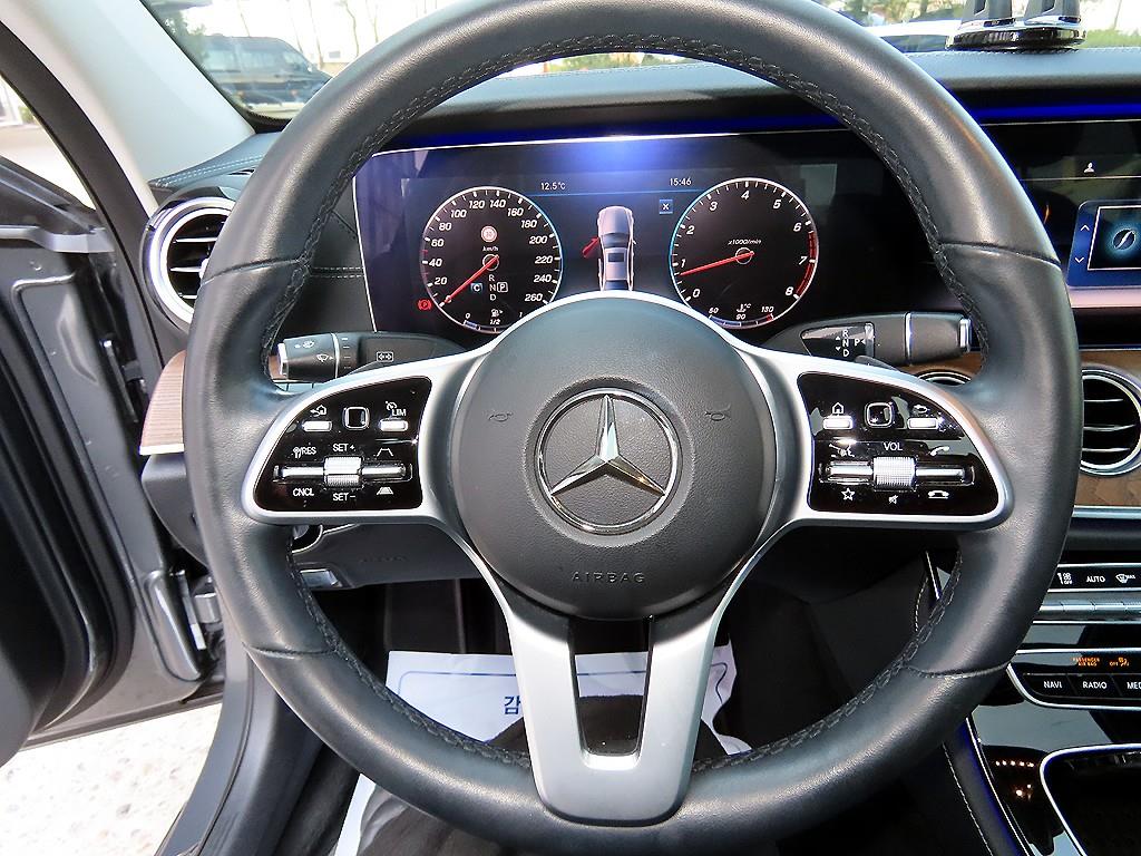 Mercedes Benz E class - Vista 8