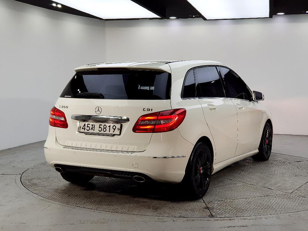 Mercedes Benz B Class (MY B) - Vista 4