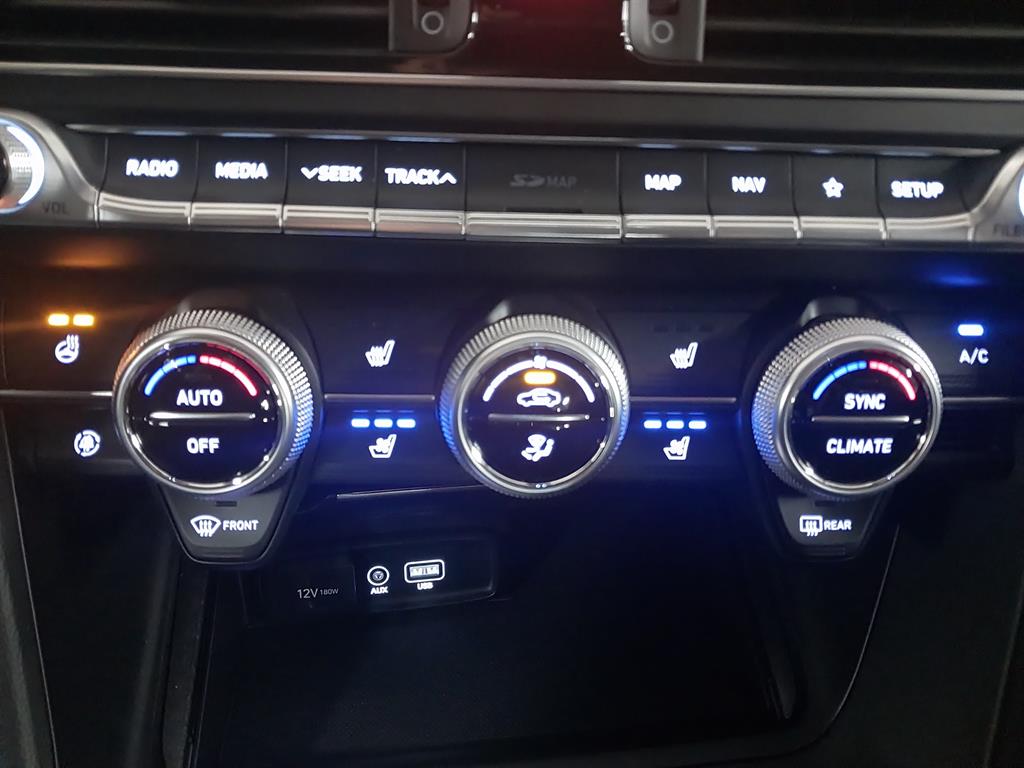 Genesis G70 - Vista 9