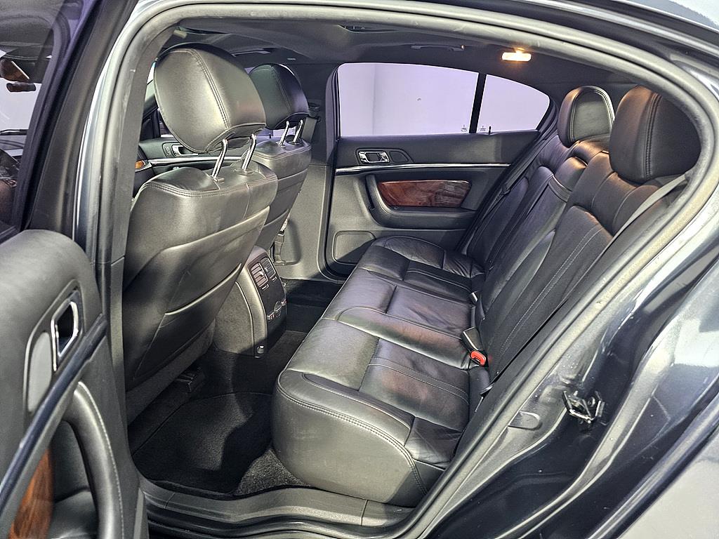 Lincoln MKS - Vista 9