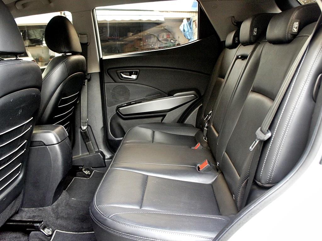 Ssangyong Tivoli - Vista 11