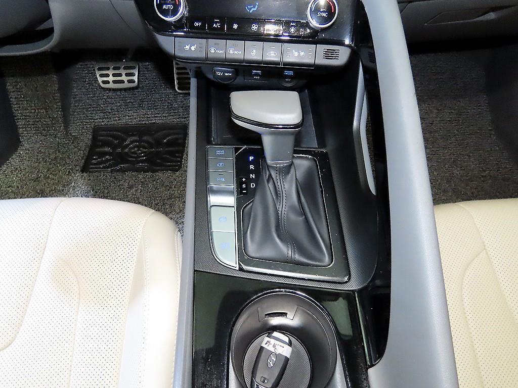 HYUNDAI Avante - Vista 11