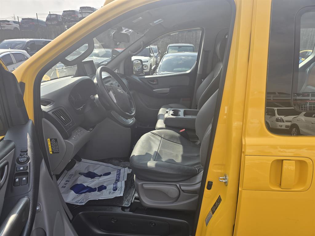 HYUNDAI Starex - Vista 8