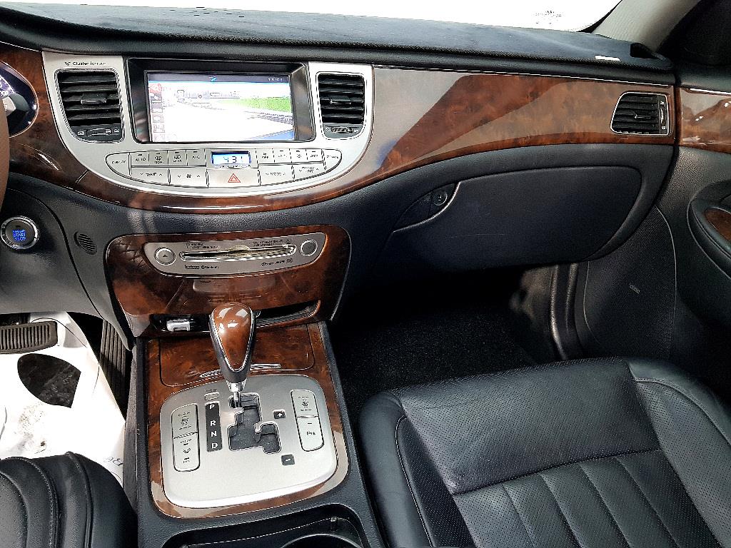 HYUNDAI Genesis - Vista 10