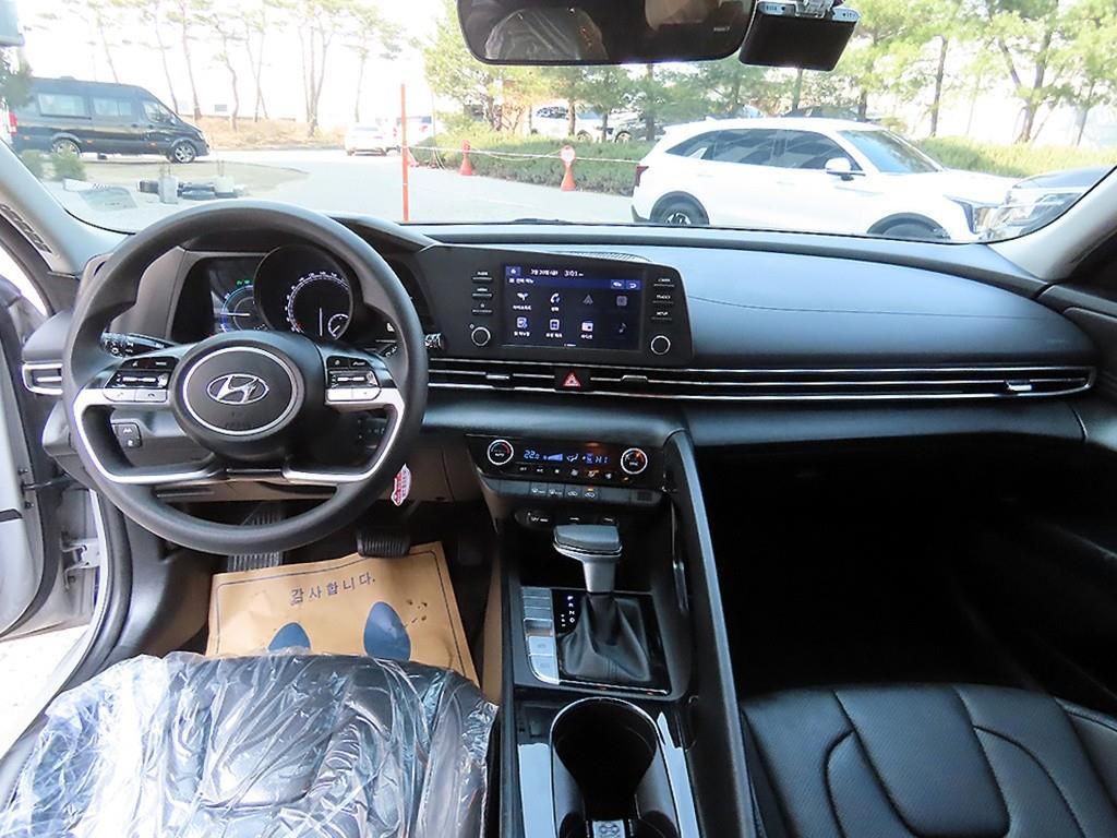 HYUNDAI Avante - Vista 7