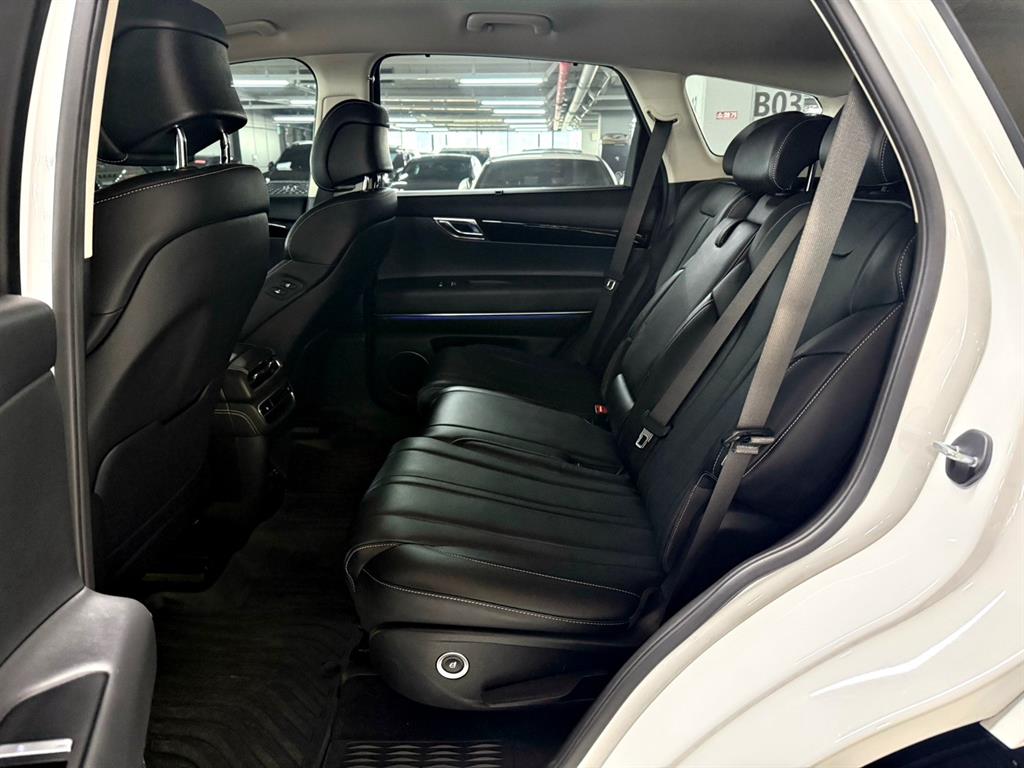 Genesis GV80 - Vista 8