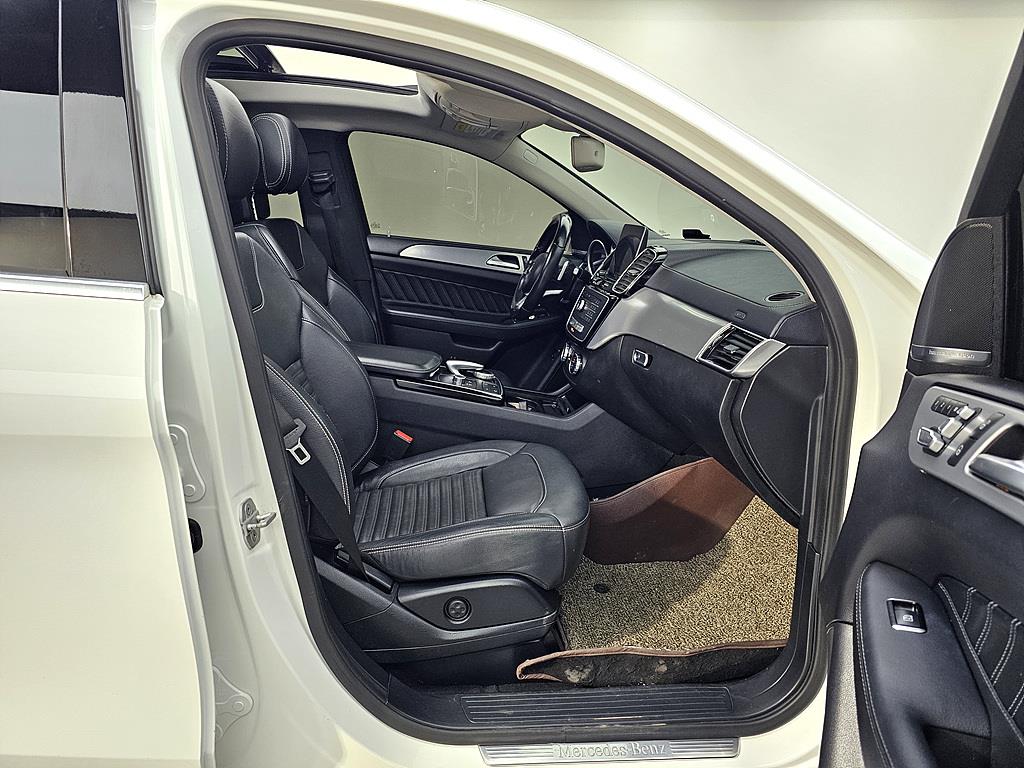 Mercedes Benz GLE Class - Vista 11