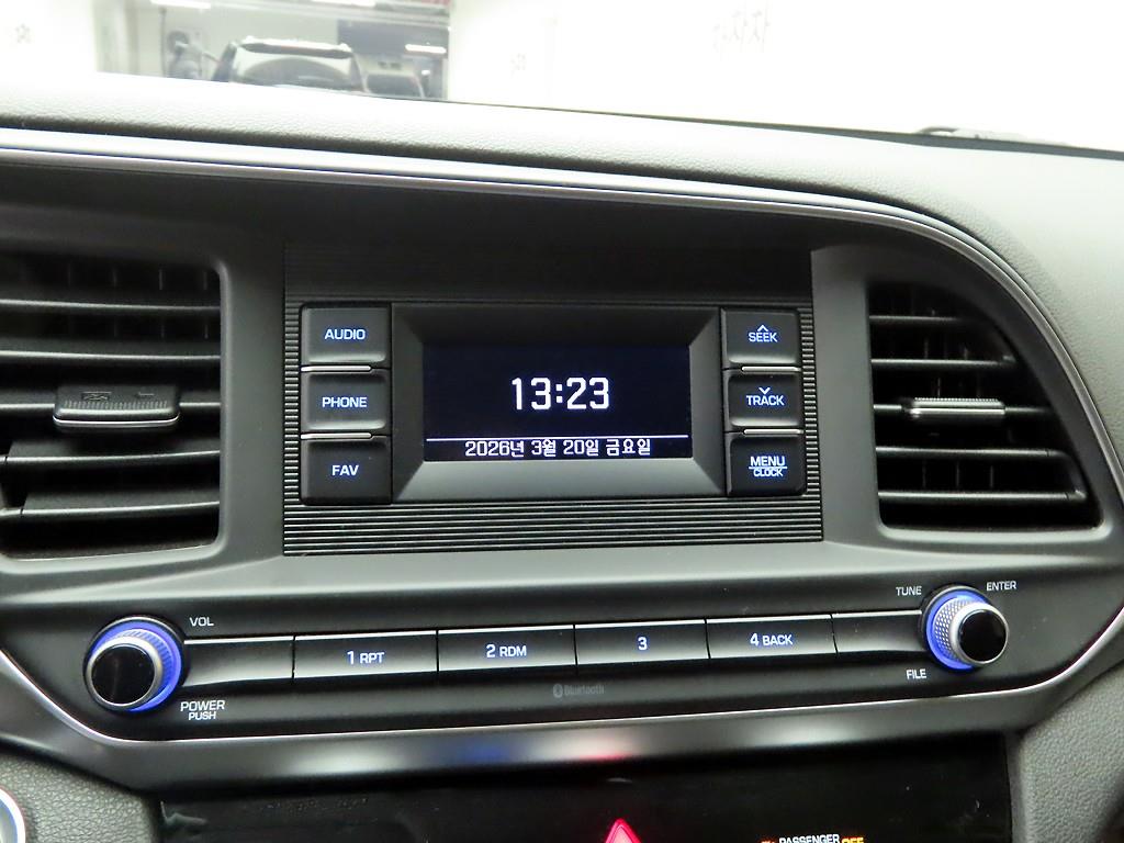 HYUNDAI Avante - Vista 8