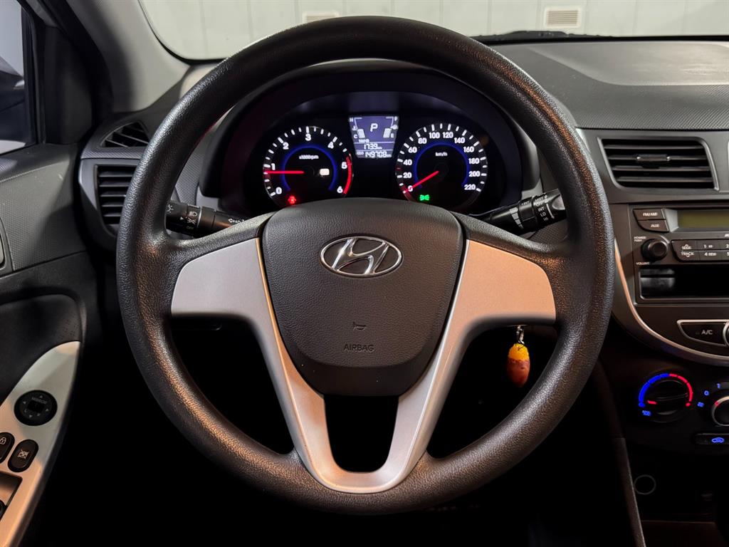 HYUNDAI Accent - Vista 11