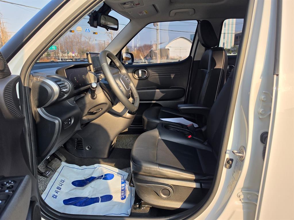 HYUNDAI Casper - Vista 10