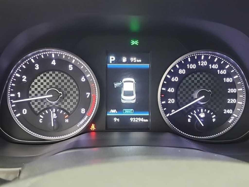 HYUNDAI Avante - Vista 7