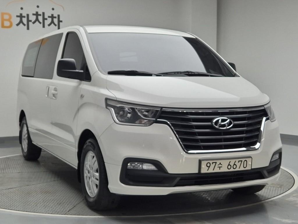 HYUNDAI Starex - Vista 4