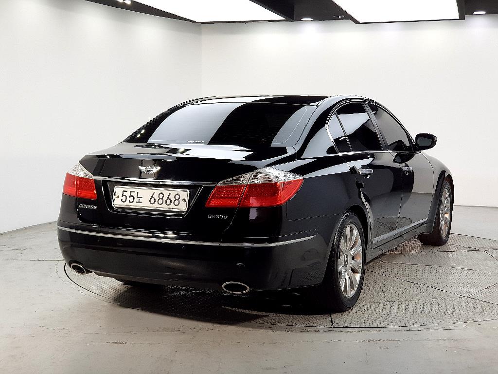 HYUNDAI Genesis - Vista 4