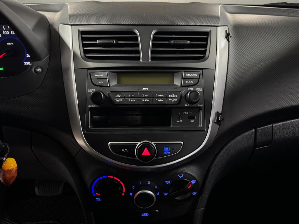 HYUNDAI Accent 2012 Plateado - Importación desde Corea - HF Imports Iquique - Foto 13