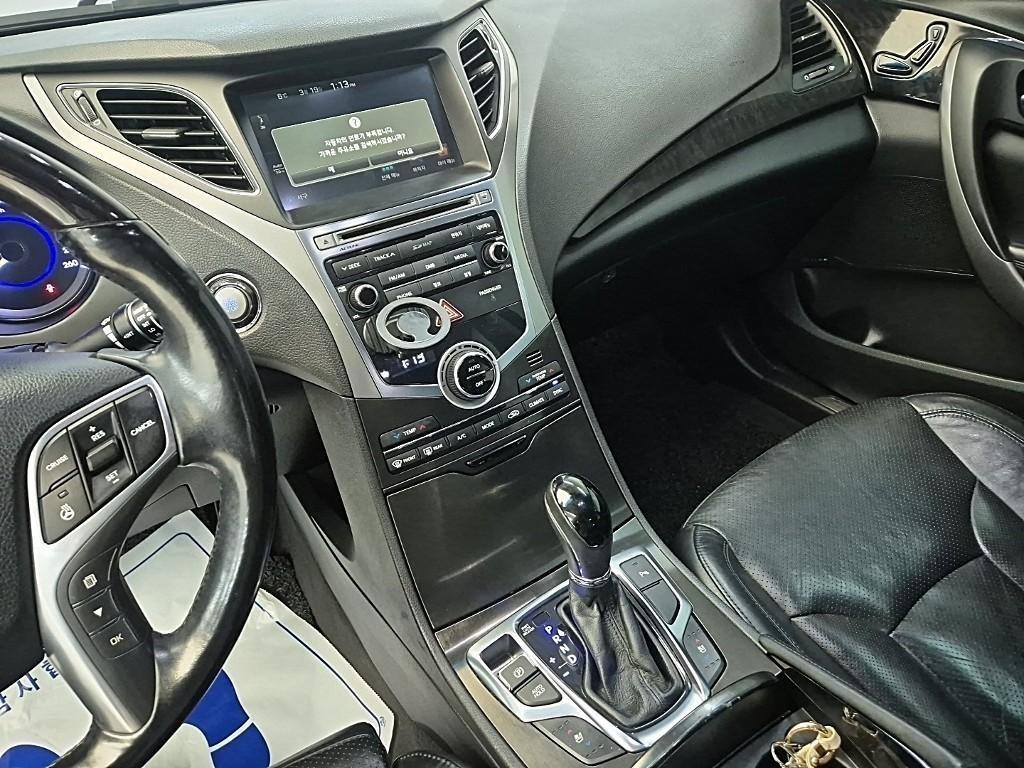 HYUNDAI Grandeur - Vista 10
