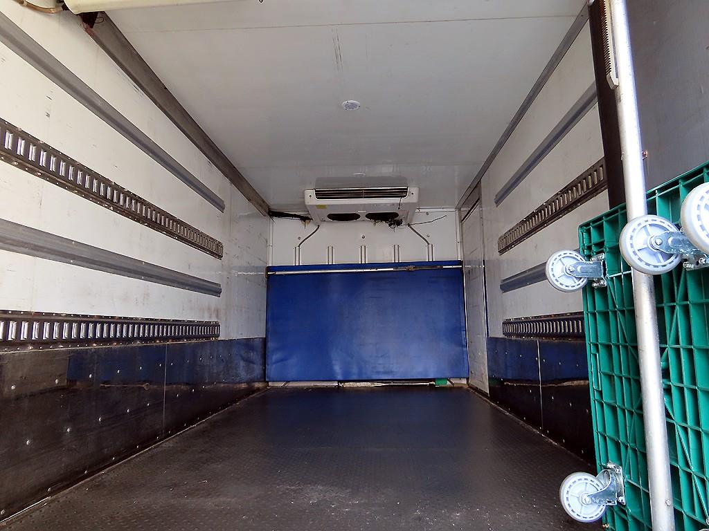 medium and large cargo truck - Vista 6