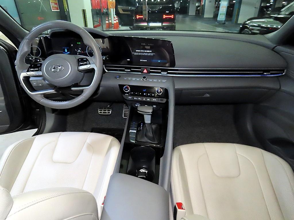 HYUNDAI Avante - Vista 9