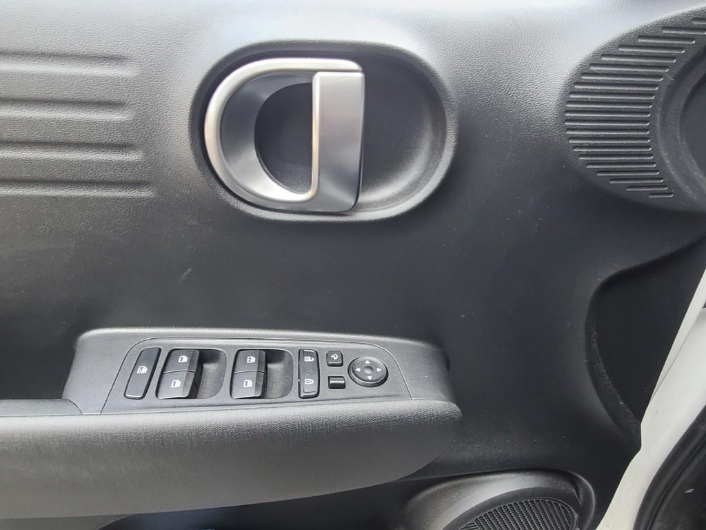 HYUNDAI Casper - Vista 12