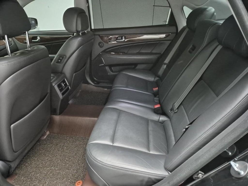 HYUNDAI Equus - Vista 12