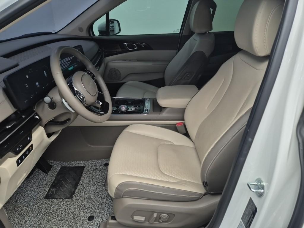 KIA Carnival - Vista 11
