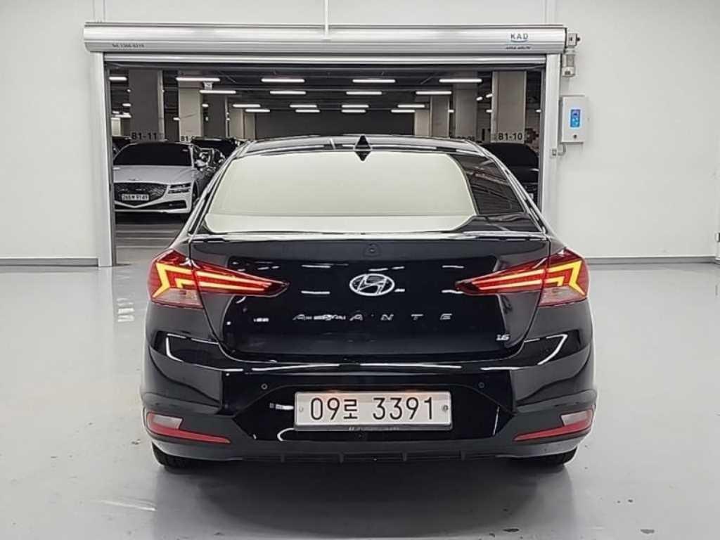 HYUNDAI Avante - Vista 4