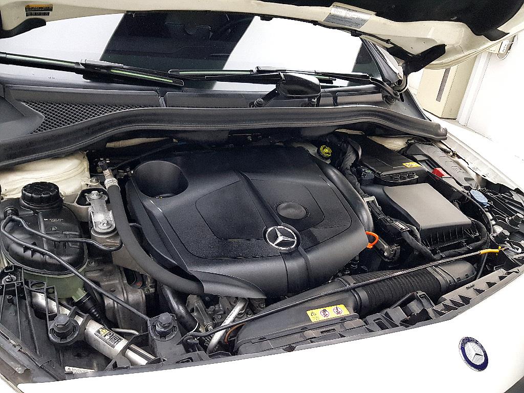 Mercedes Benz B Class (MY B) - Vista 6