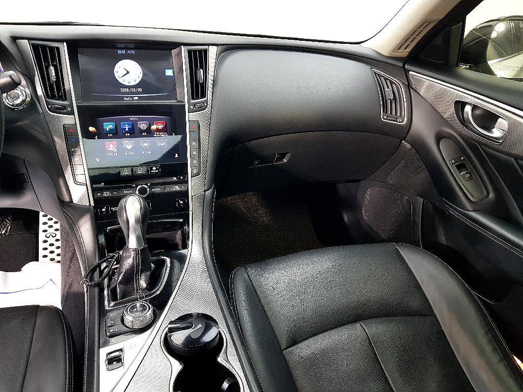 Infiniti Q - Vista 10