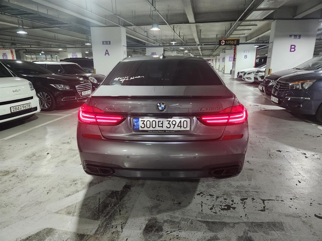 BMW 7 Series - Vista 5