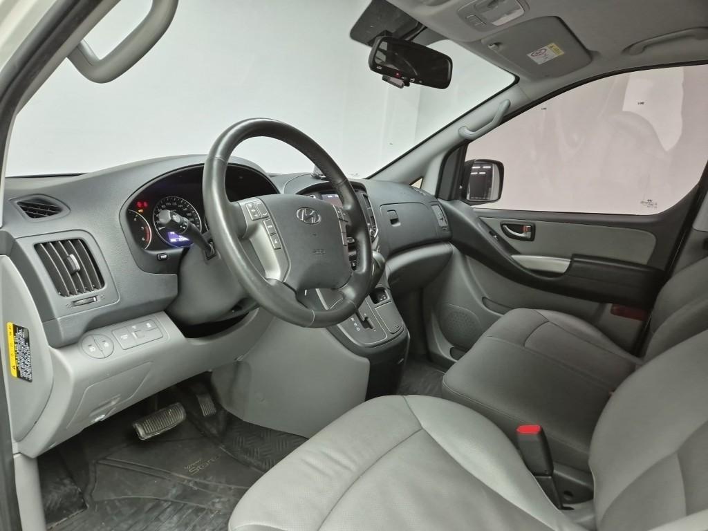 HYUNDAI Starex - Vista 7