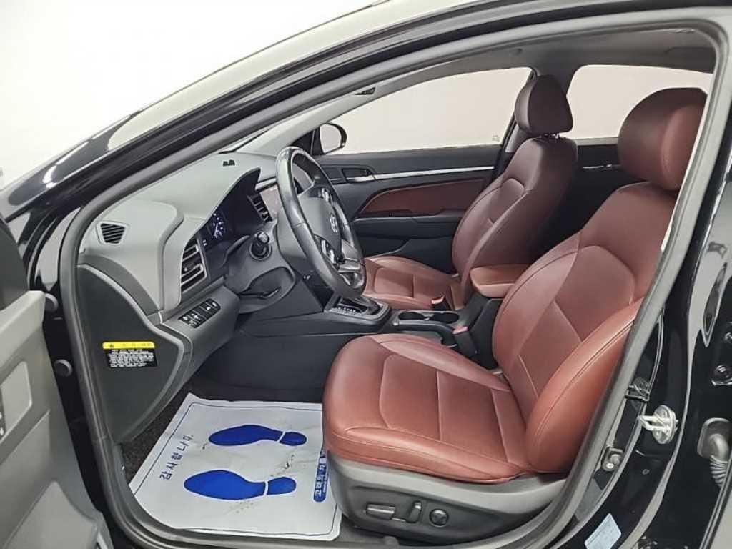 HYUNDAI Avante - Vista 11