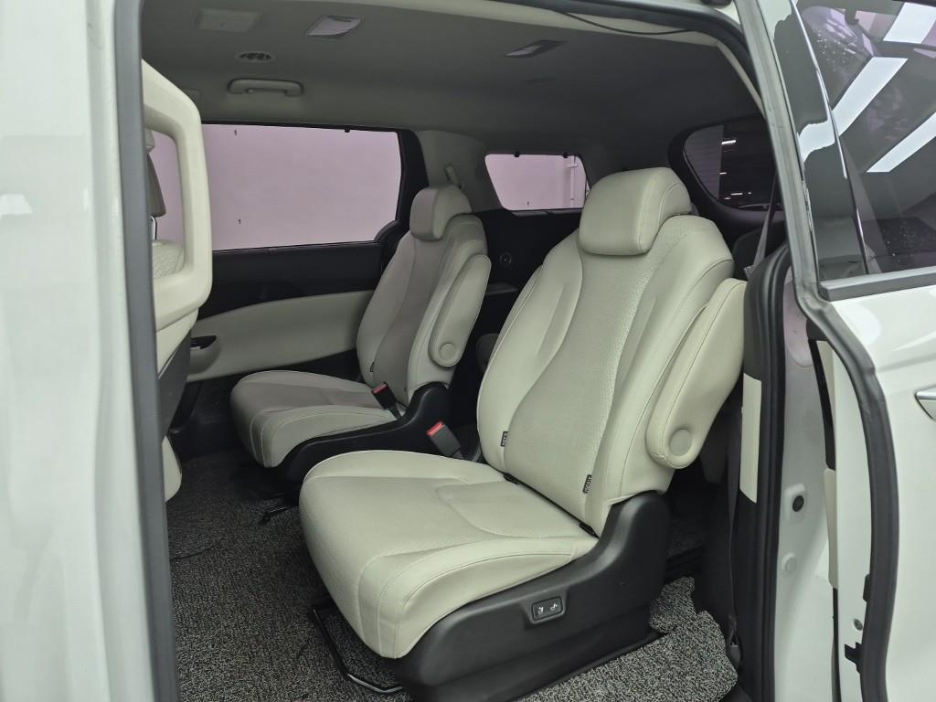 KIA Carnival - Vista 12