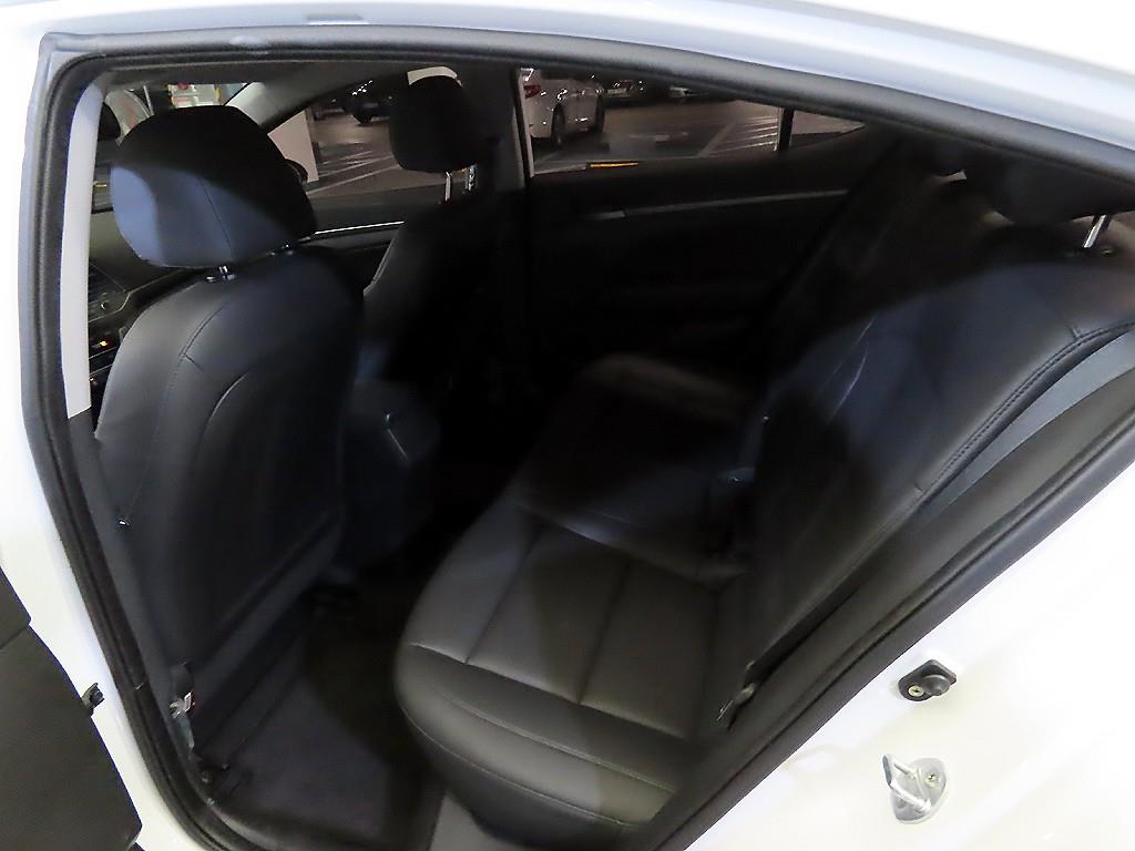 HYUNDAI Avante - Vista 7