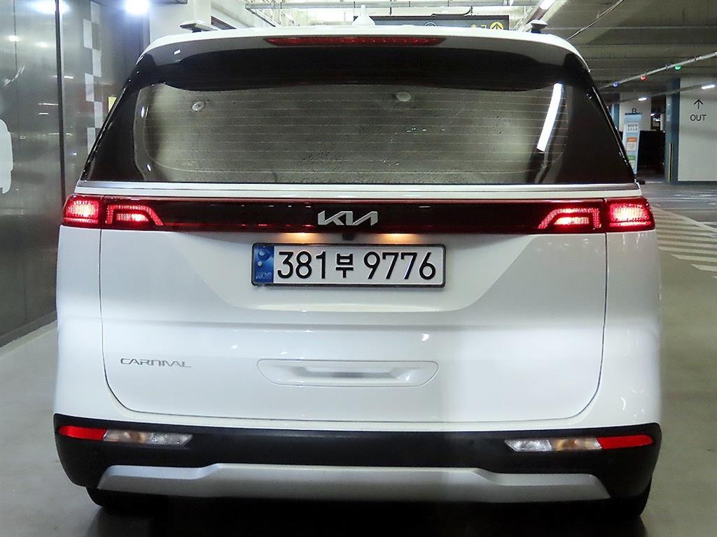 KIA Carnival - Vista 5