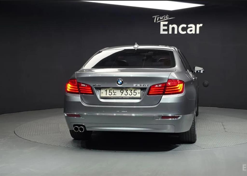 BMW 5 Series - Vista 4