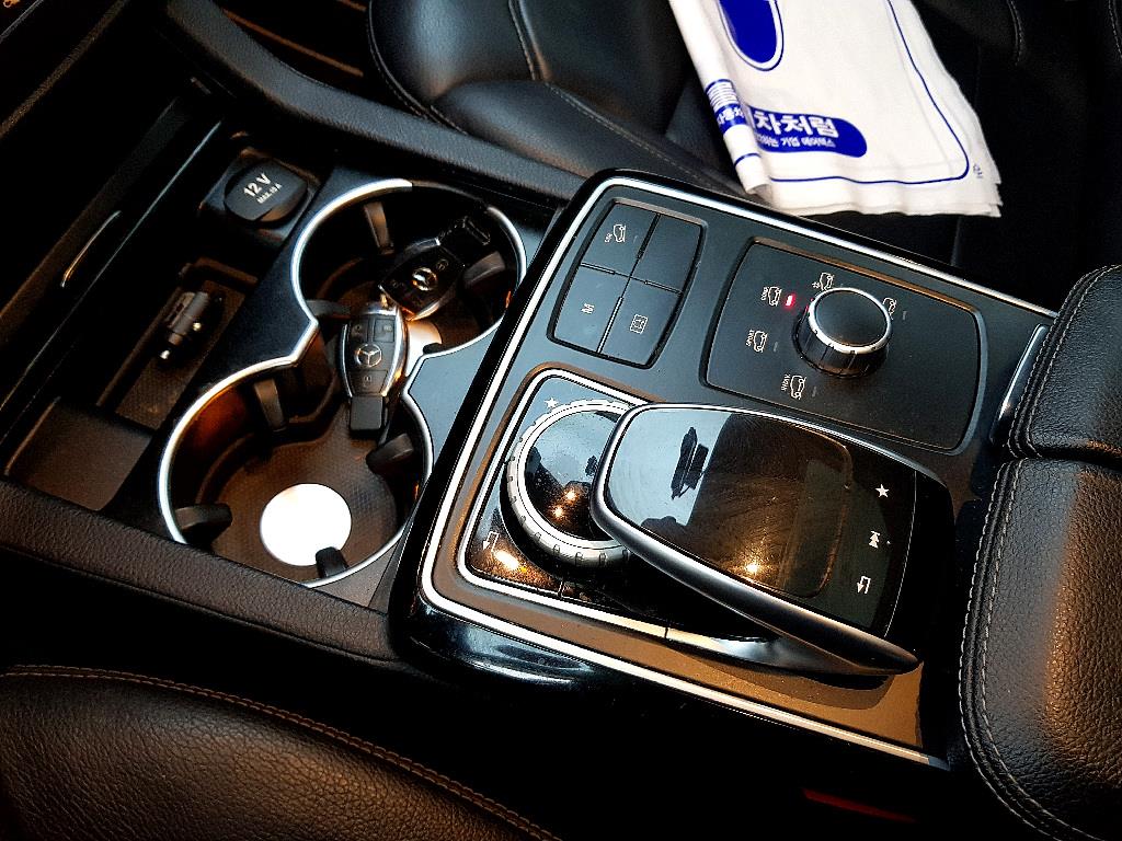 Mercedes Benz GLE Class - Vista 12