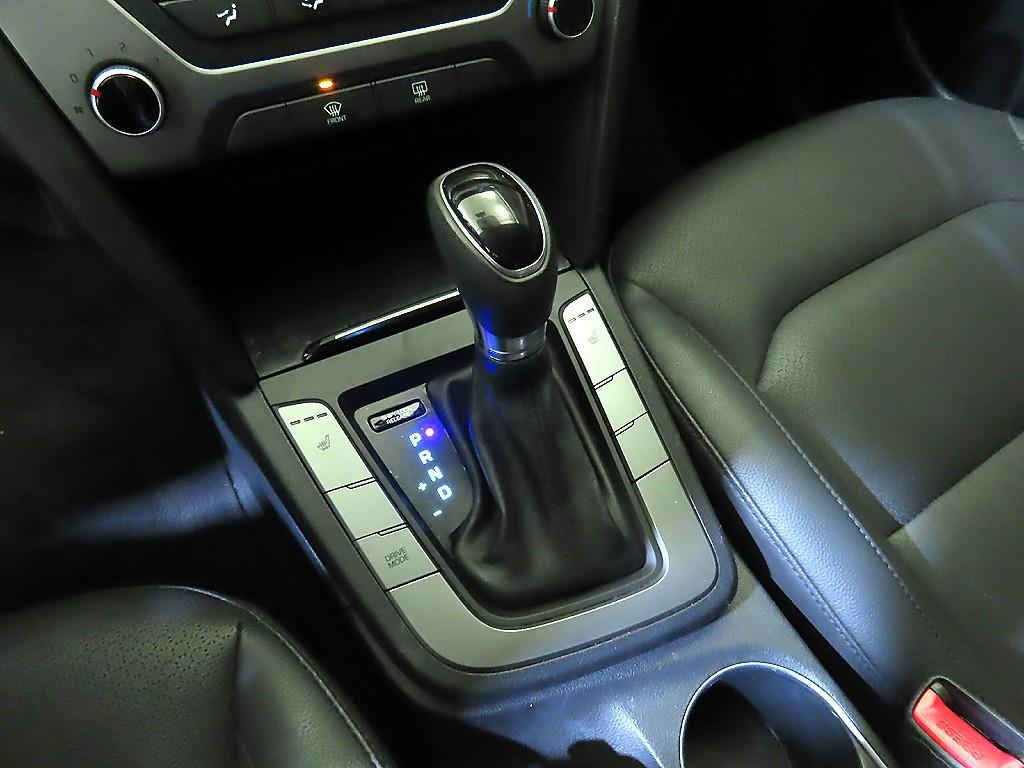 HYUNDAI Avante - Vista 12