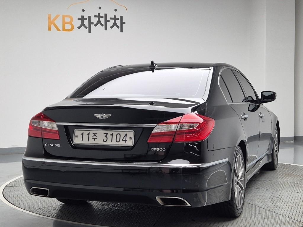 HYUNDAI Genesis - Vista 4