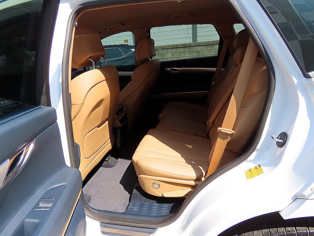 Genesis GV80 - Vista 6