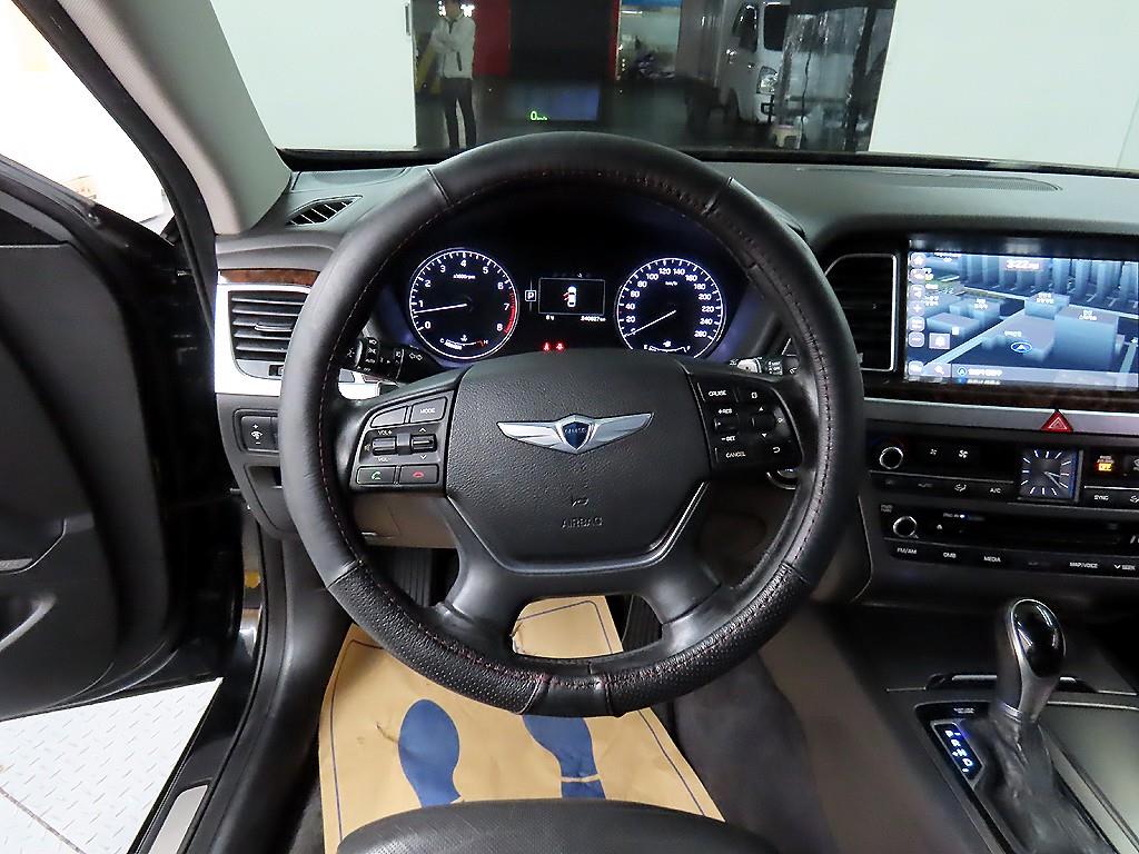 HYUNDAI Genesis - Vista 9