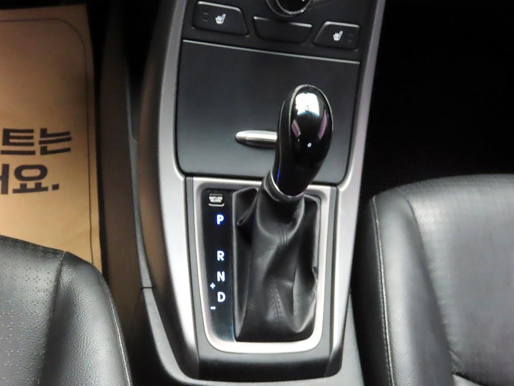 HYUNDAI Avante - Vista 10