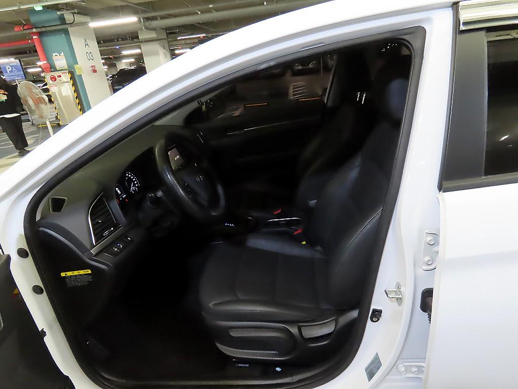 HYUNDAI Avante - Vista 6