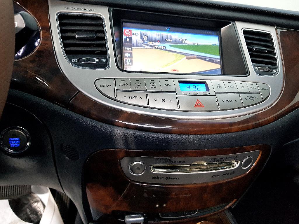 HYUNDAI Genesis - Vista 12