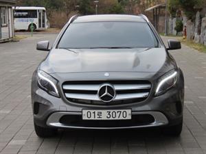 Mercedes Benz GLA Class - Vista 2