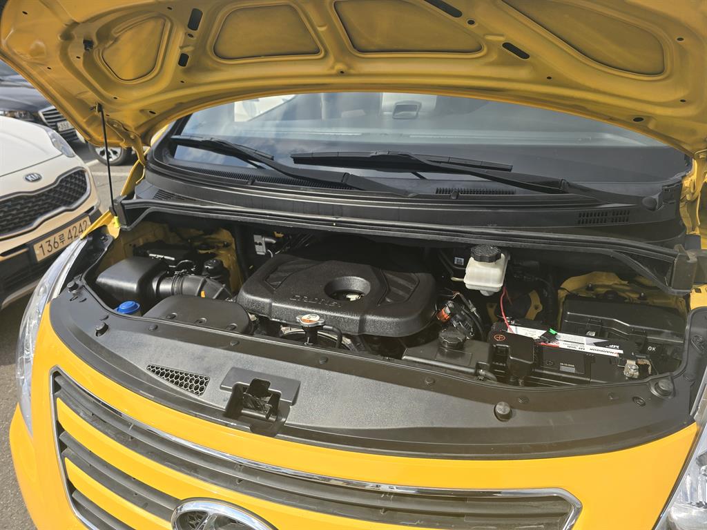 HYUNDAI Starex 2016 Amarillo - Importación desde Corea - HF Imports Iquique - Foto 18