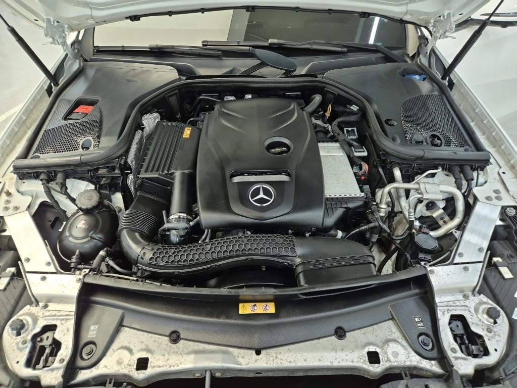 Mercedes Benz E class - Vista 5