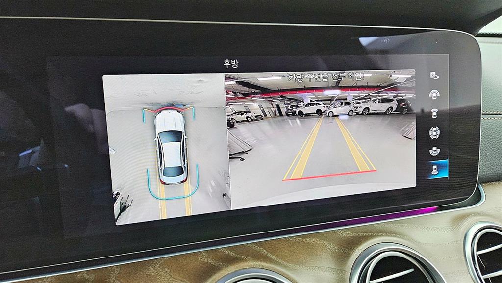 Mercedes Benz E class - Vista 12